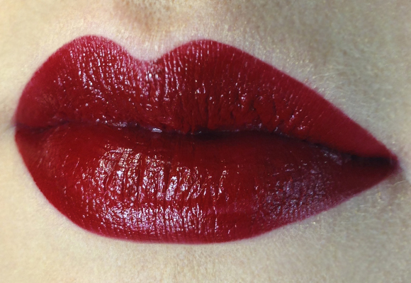 rossetto miss cop lipstick 23 rouge bordeaux indossato